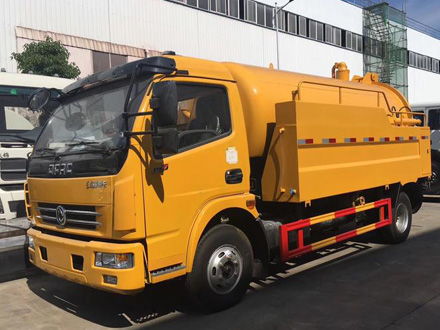 国五7方东风大多利卡清洗吸污车