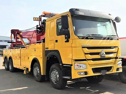 国五重汽豪沃前四后八一拖一清障车