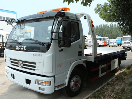 国五东风大多利卡一拖二清障车