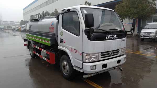 国五东风小多利卡玉柴115马力洒水车