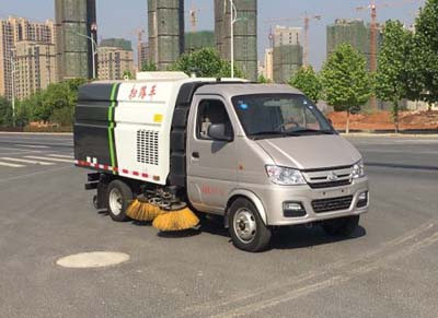国五长安小型3方扫路车
